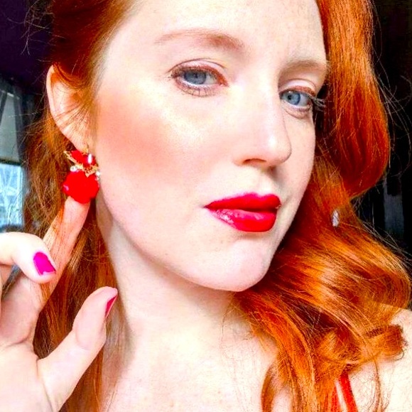 RubyRed Delicate❤️🌹"Roses Are Red" Rhinestone & Gold Leverback Earrings - Picture 5 of 11